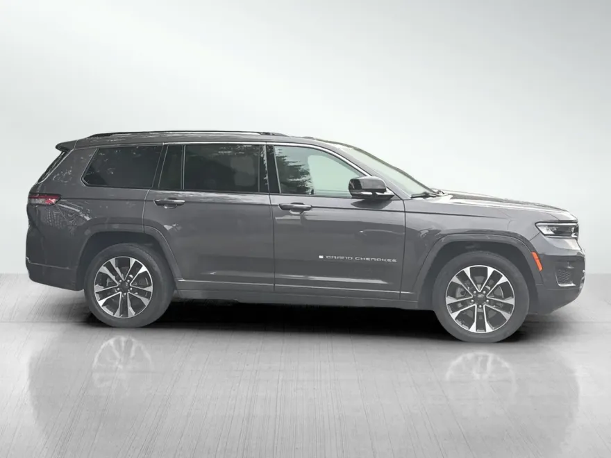 2022 Jeep Cherokee Overland photo 1