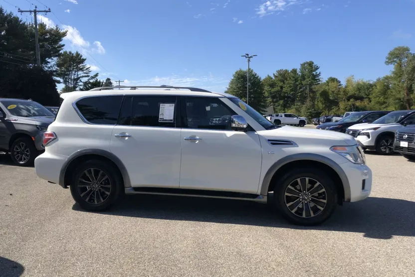 2017 Nissan Armada Platinum photo 1