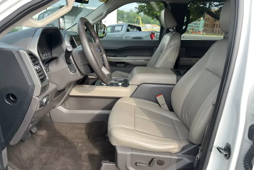 2021 Ford Expedition MAX XLT photo 1
