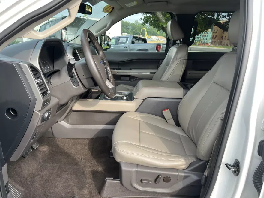 2021 Ford Expedition MAX XLT photo 1