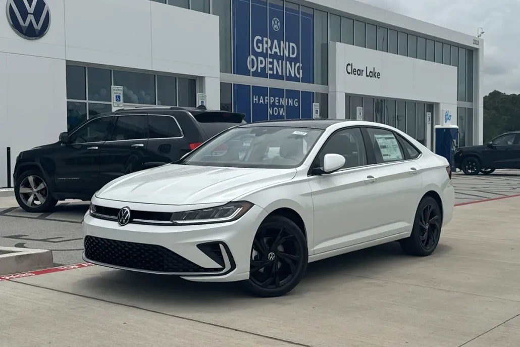 2025 Volkswagen Jetta SE photo 1
