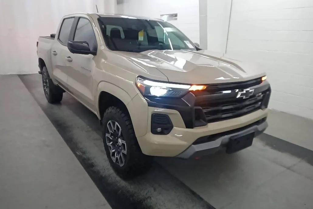 2023 Chevrolet Colorado Z71 photo 1