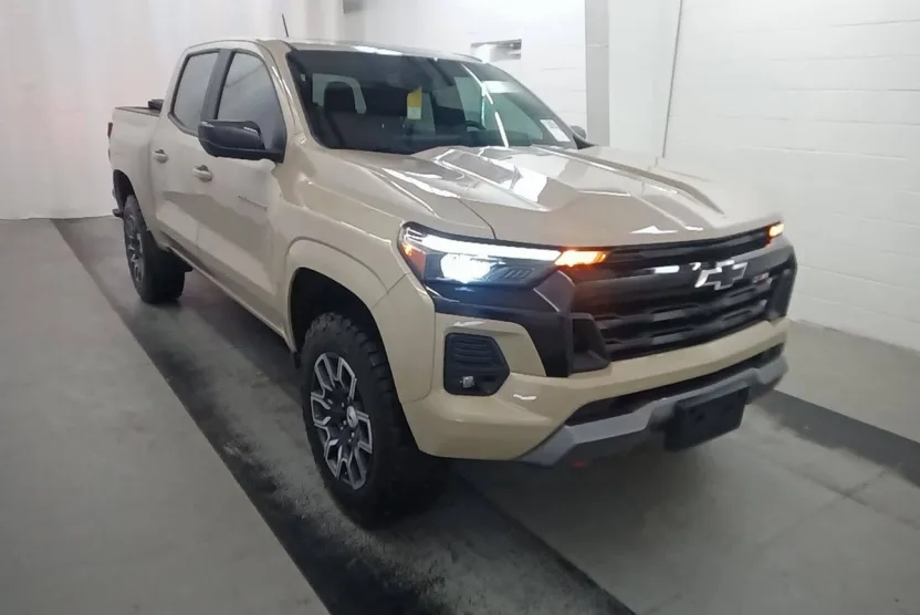 2023 Chevrolet Colorado Z71 photo 1