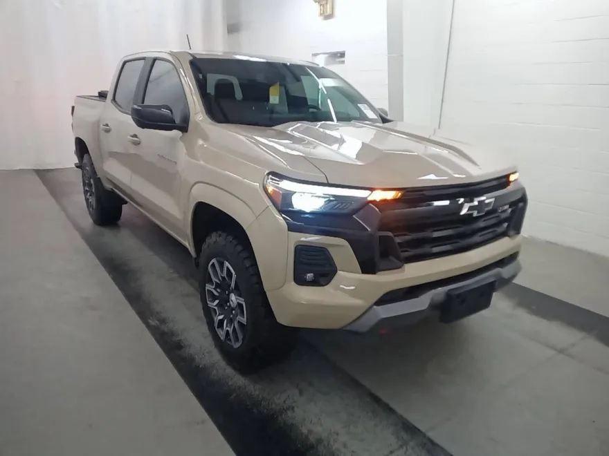 2023 Chevrolet Colorado Z71 photo 1