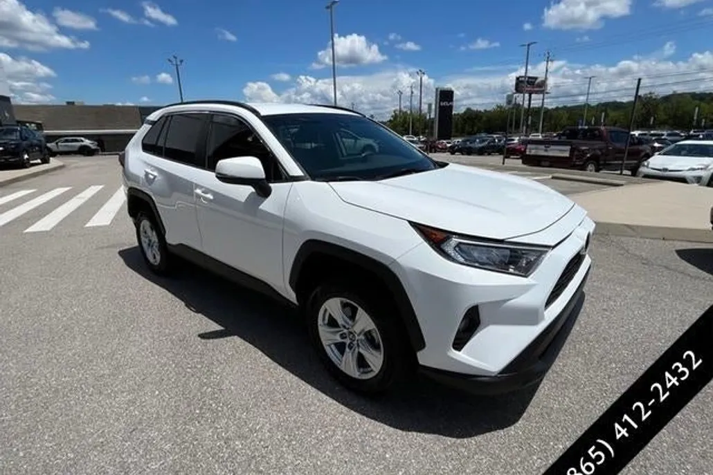 2020 Toyota RAV4 XLE photo 1
