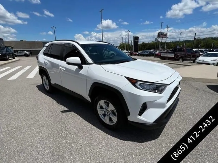 2020 Toyota RAV4 XLE photo 1
