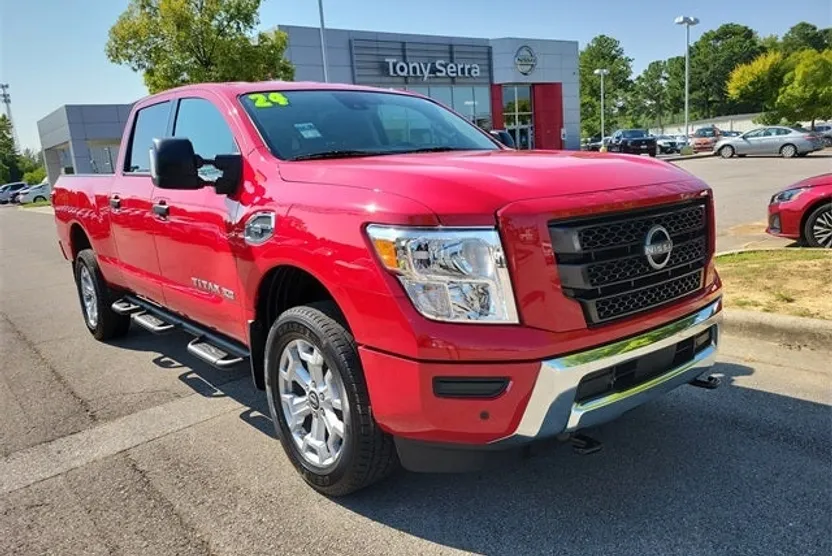 2024 Nissan Titan SV photo 1