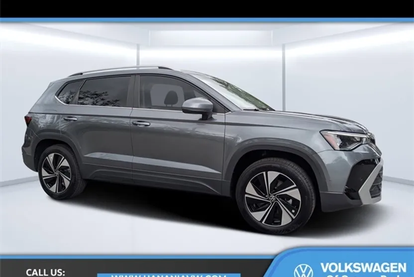 2025 Volkswagen Taos SE photo 1