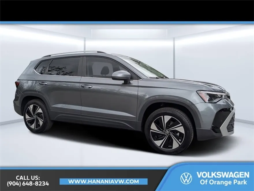 2025 Volkswagen Taos SE photo 1