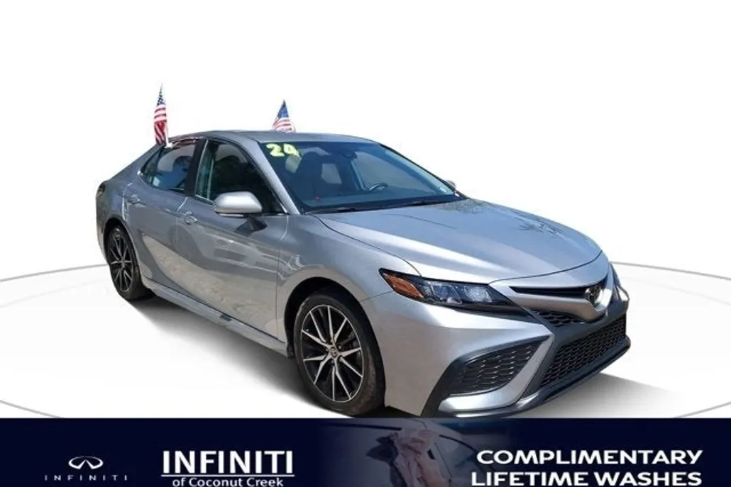 2024 Toyota Camry SE photo 1