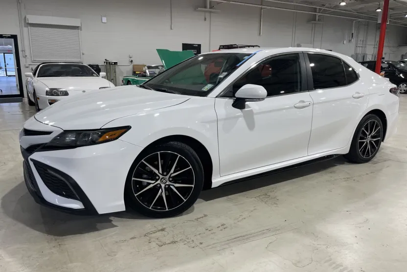 2022 Toyota Camry SE photo 1
