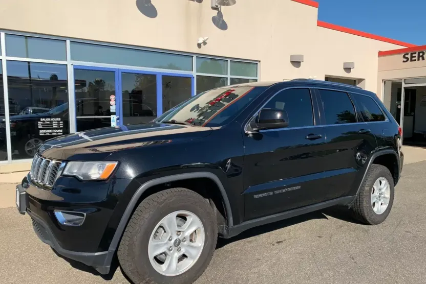 2017 Jeep Grand Cherokee Laredo photo 1