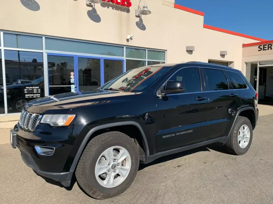 2017 Jeep Grand Cherokee Laredo photo 1