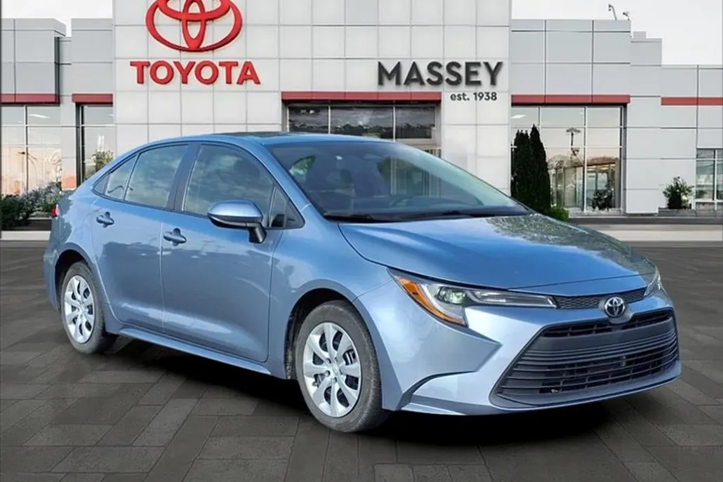 2023 Toyota Corolla LE photo 1