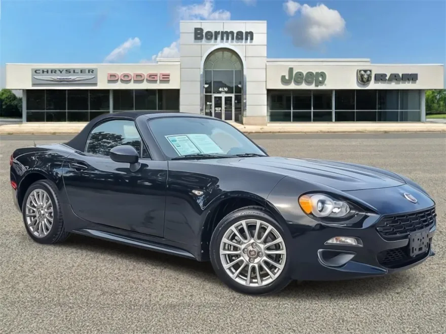 2017 Fiat 124 Spider Classica photo 1
