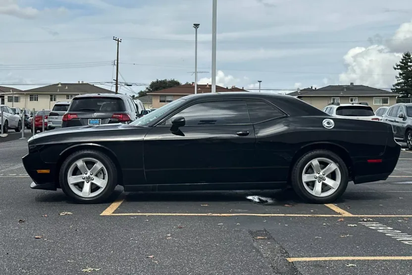 2012 Dodge Challenger SXT photo 1