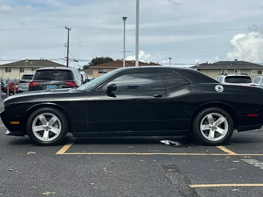 2012 Dodge Challenger SXT photo 1