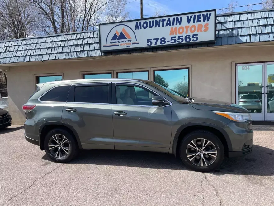 2016 Toyota Highlander XLE photo 1