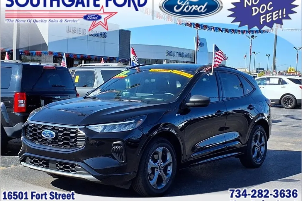 2023 Ford Escape ST-Line photo 1