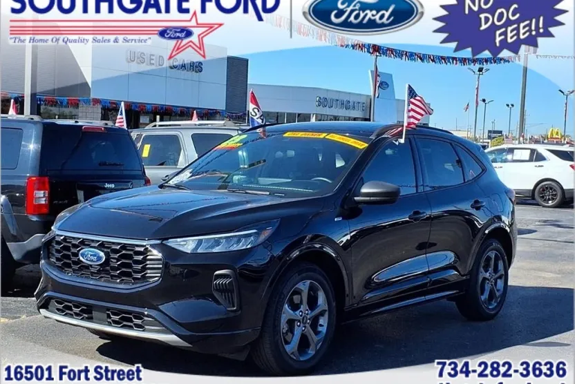 2023 Ford Escape ST-Line photo 1