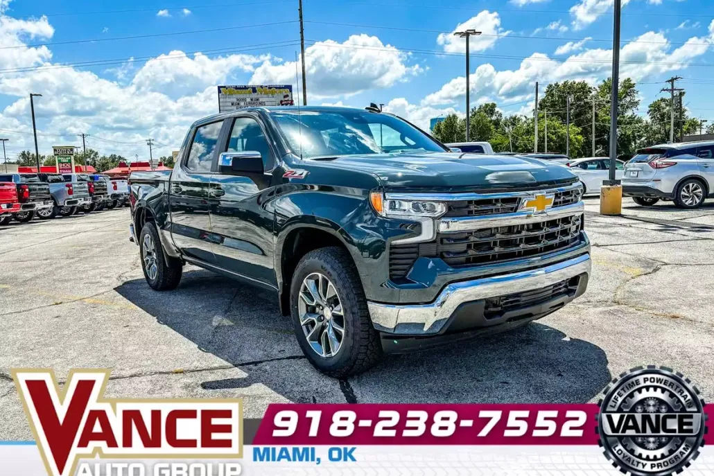 2025 Chevrolet Silverado 1500 LT photo 1