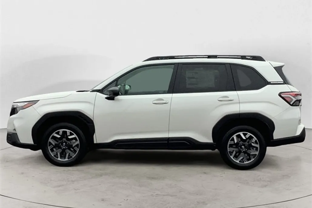 2025 Subaru Forester Premium photo 1