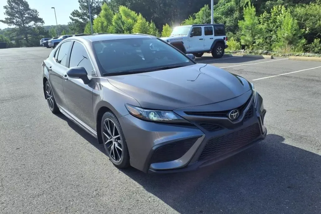 2023 Toyota Camry SE photo 1