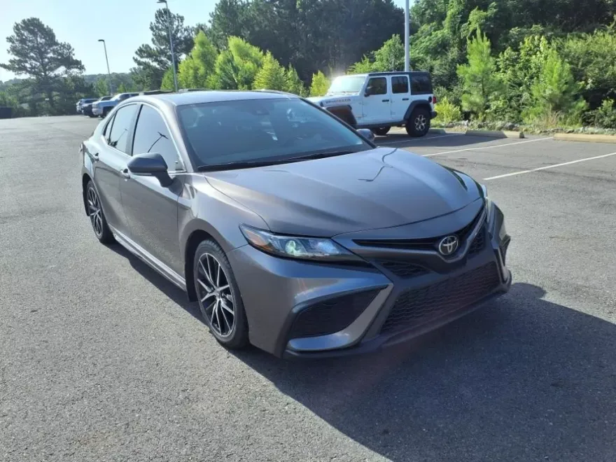 2023 Toyota Camry SE photo 1