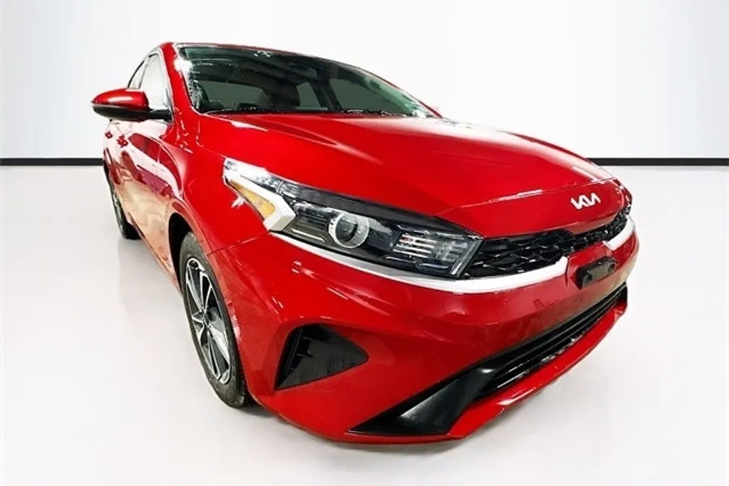 2023 Kia Forte LXS photo 1