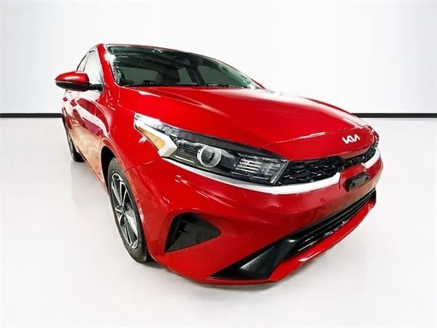 2023 Kia Forte LXS photo 1