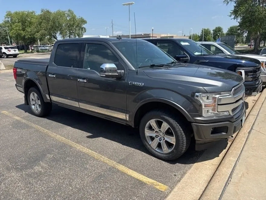 2018 Ford F-150 Platinum photo 1