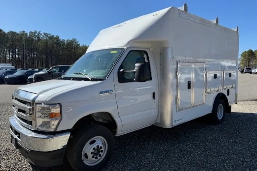 2026 Ford E-450 photo 1
