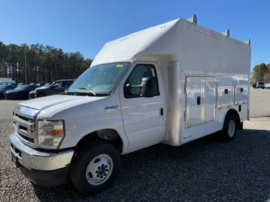 2026 Ford E-450 photo 1