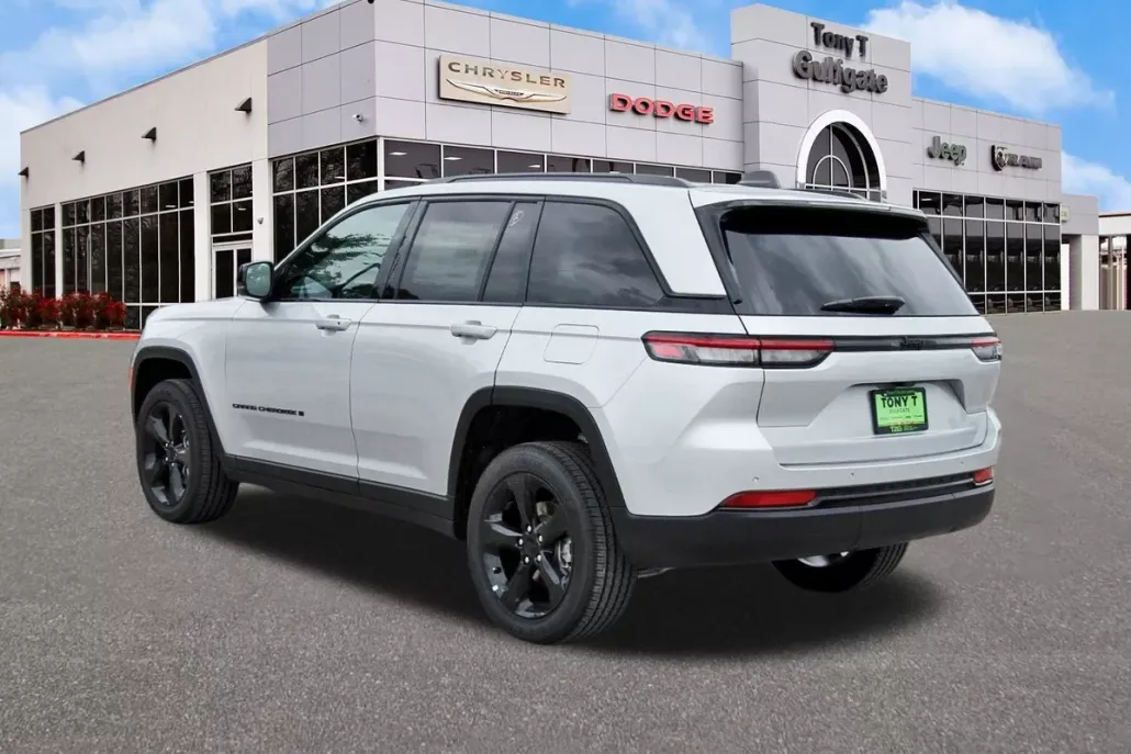 2025 Jeep Grand Cherokee Altitude photo 1