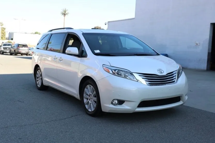 2015 Toyota Sienna Limited photo 1