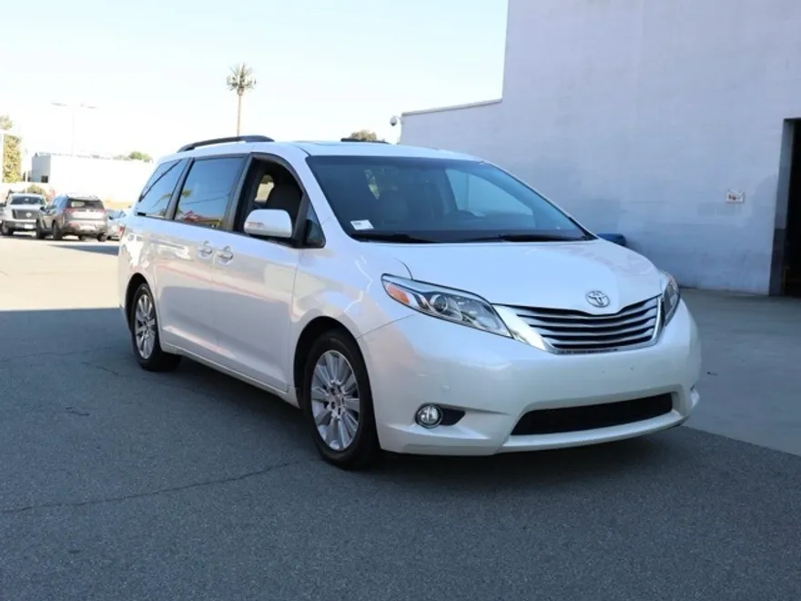 2015 Toyota Sienna Limited photo 1