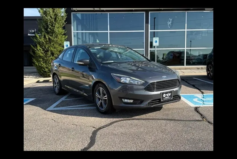 2017 Ford Focus SE photo 1