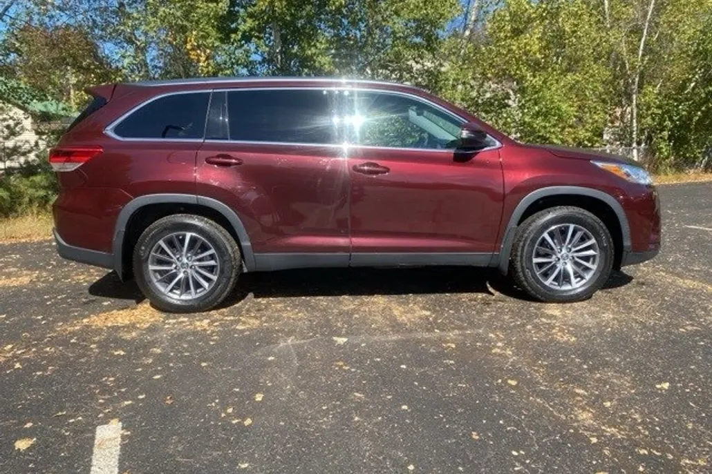 2019 Toyota Highlander XLE photo 1