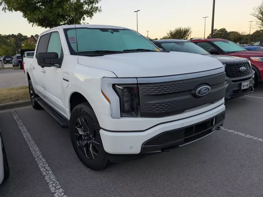 2023 Ford F-150 Lightning XLT photo 1