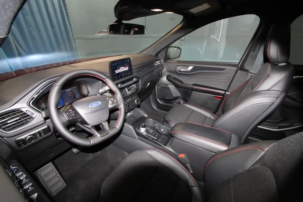 2025 Ford Escape ST-Line photo 1