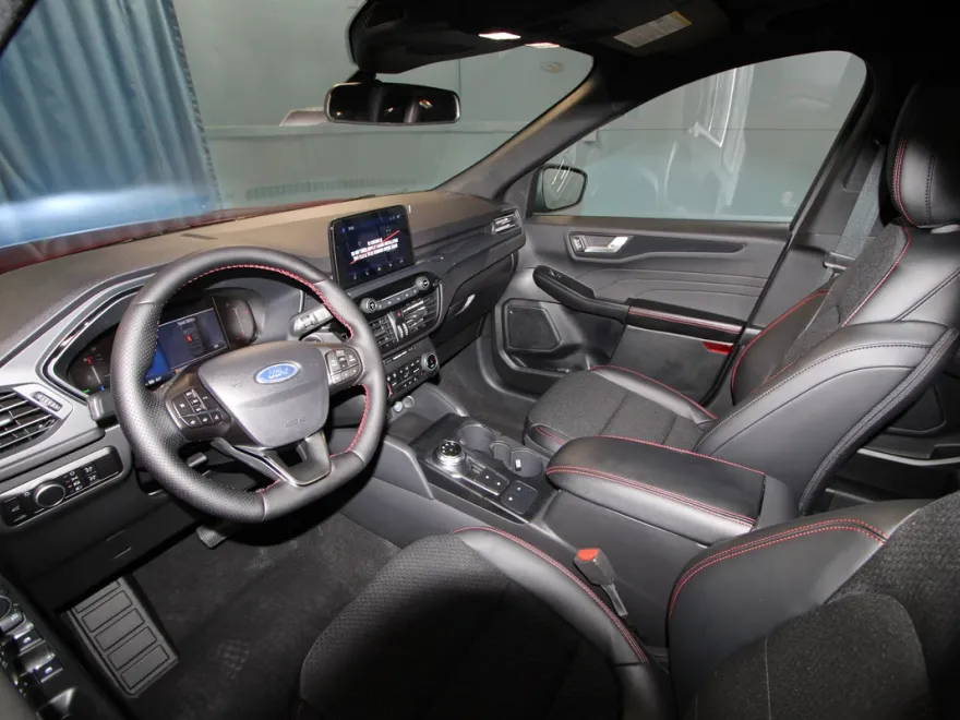 2025 Ford Escape ST-Line photo 1