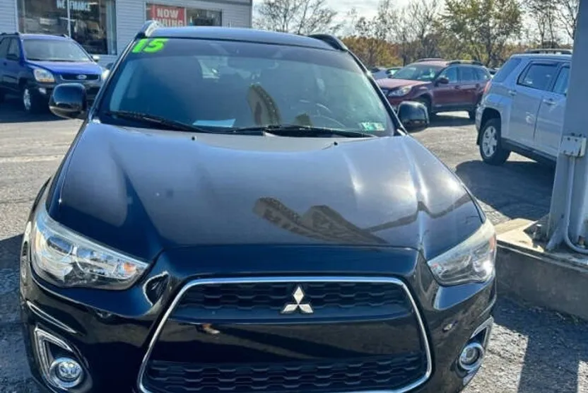 2015 Mitsubishi Outlander Sport SE photo 1