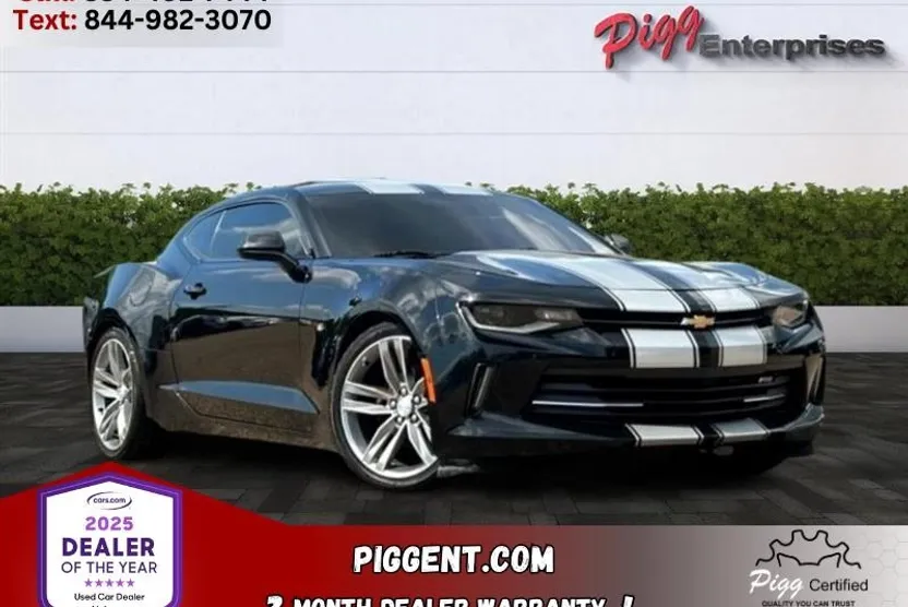 2017 Chevrolet Camaro 2LT RS photo 1