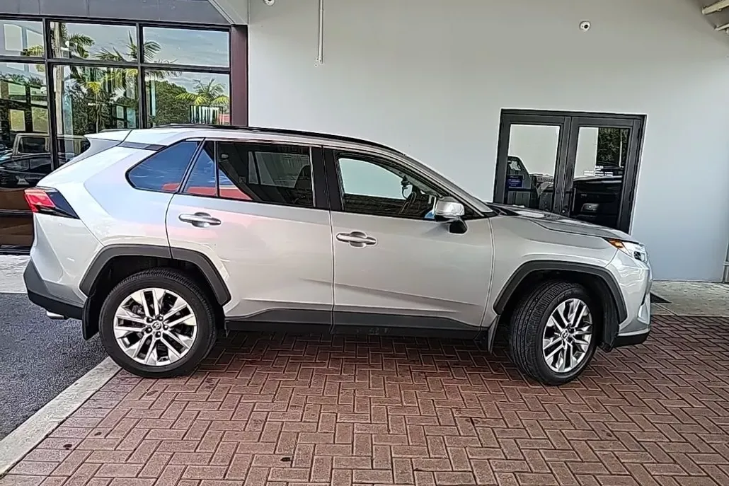 2024 Toyota RAV4 XLE Premium photo 1