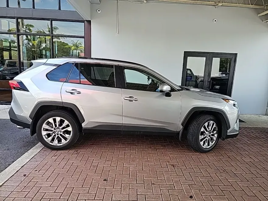 2024 Toyota RAV4 XLE Premium photo 1