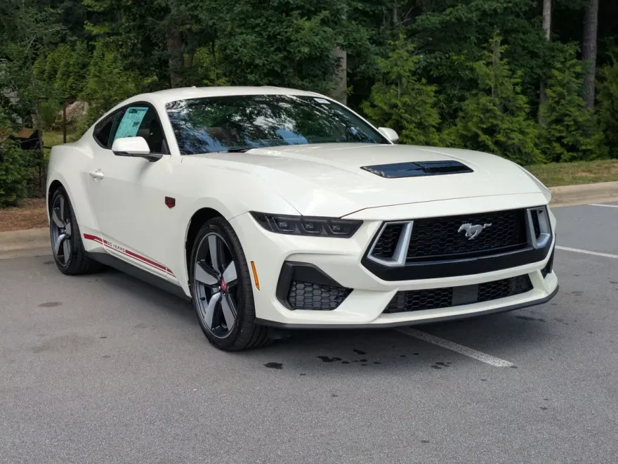 2025 Ford Mustang GT Premium photo 1