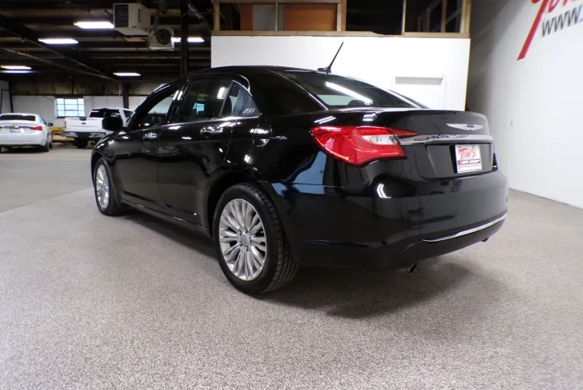 2012 Chrysler 200 Limited photo 1
