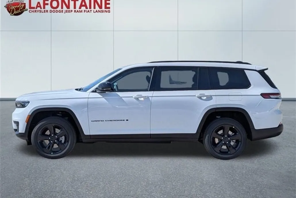 2025 Jeep Grand Cherokee Altitude photo 1