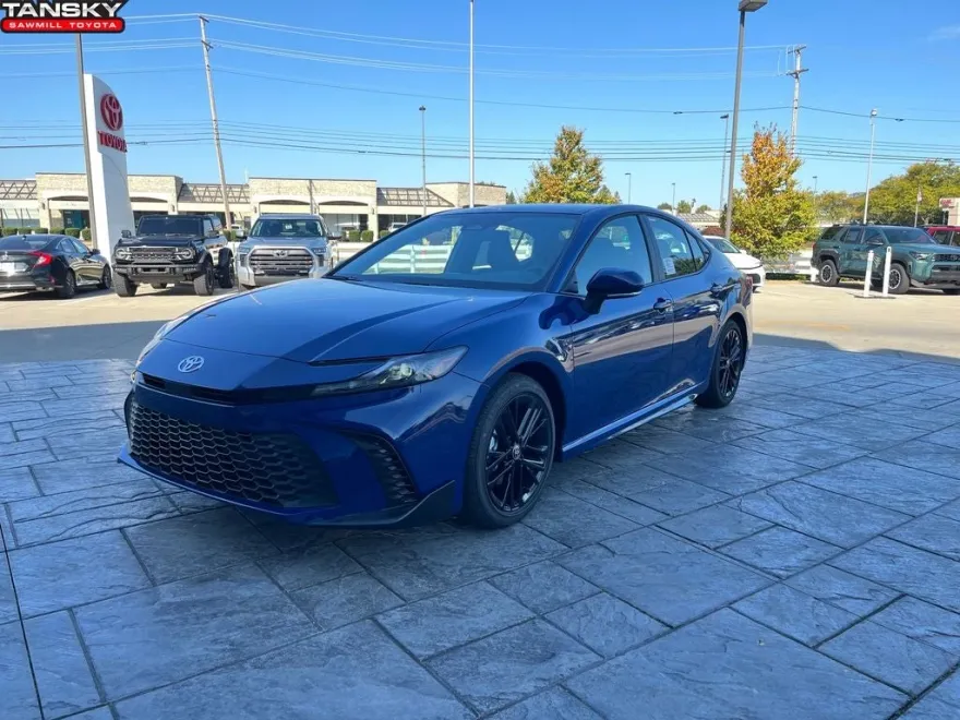 2026 Toyota Camry SE photo 1