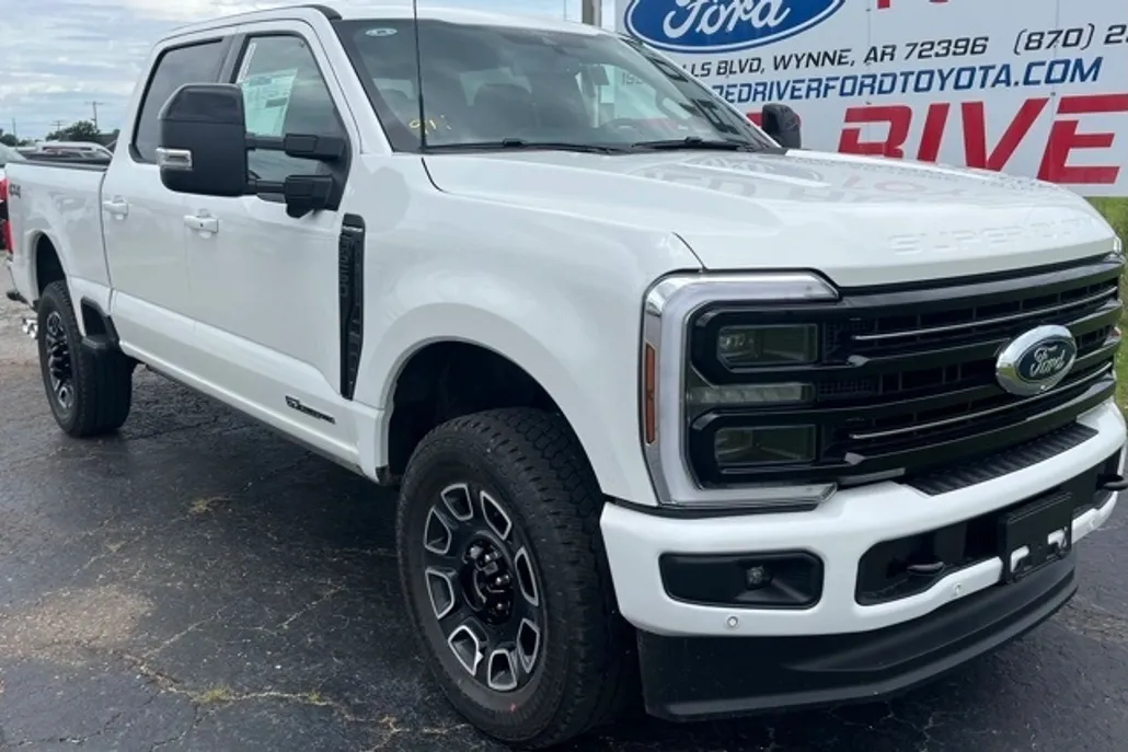 2025 Ford F-250 Platinum photo 1